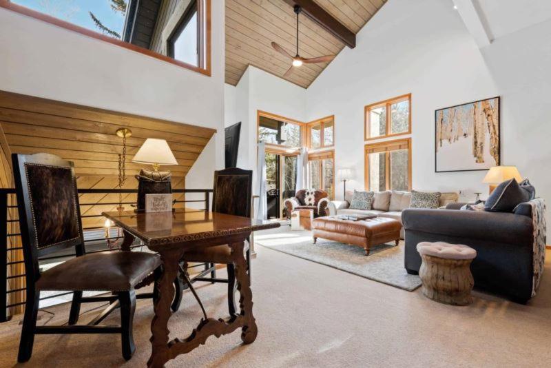 Ridgepoint Townhome 198 By East West Hospitality Beaver Creek Eksteriør bilde