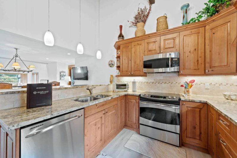 Ridgepoint Townhome 198 By East West Hospitality Beaver Creek Eksteriør bilde